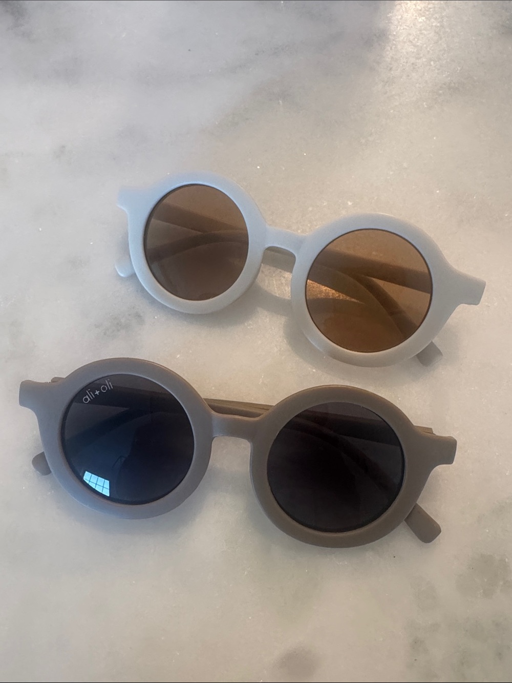 Kids Round Sunglasses - Gray and Cream